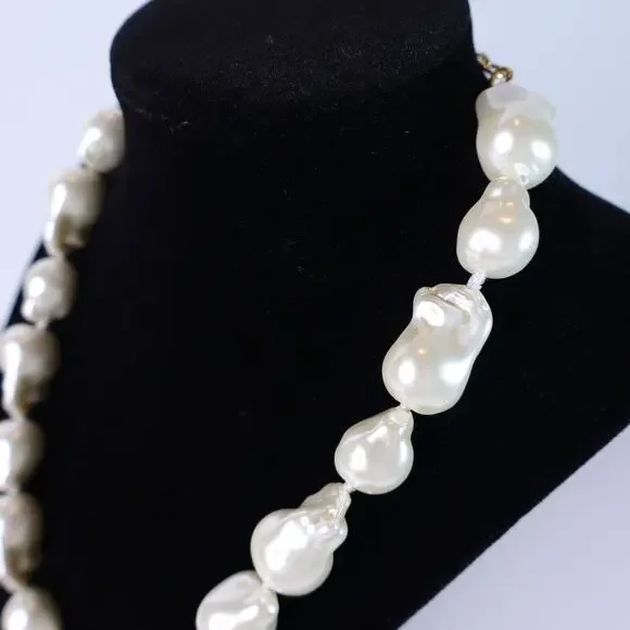 J. CREW Oversized Baroque Pearl Necklace Natural White - Picture 3 of 7